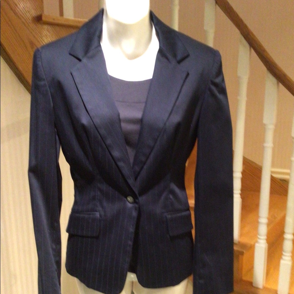 ⬇️Price drop⬇️ Navy blue pinstripe collared blazer